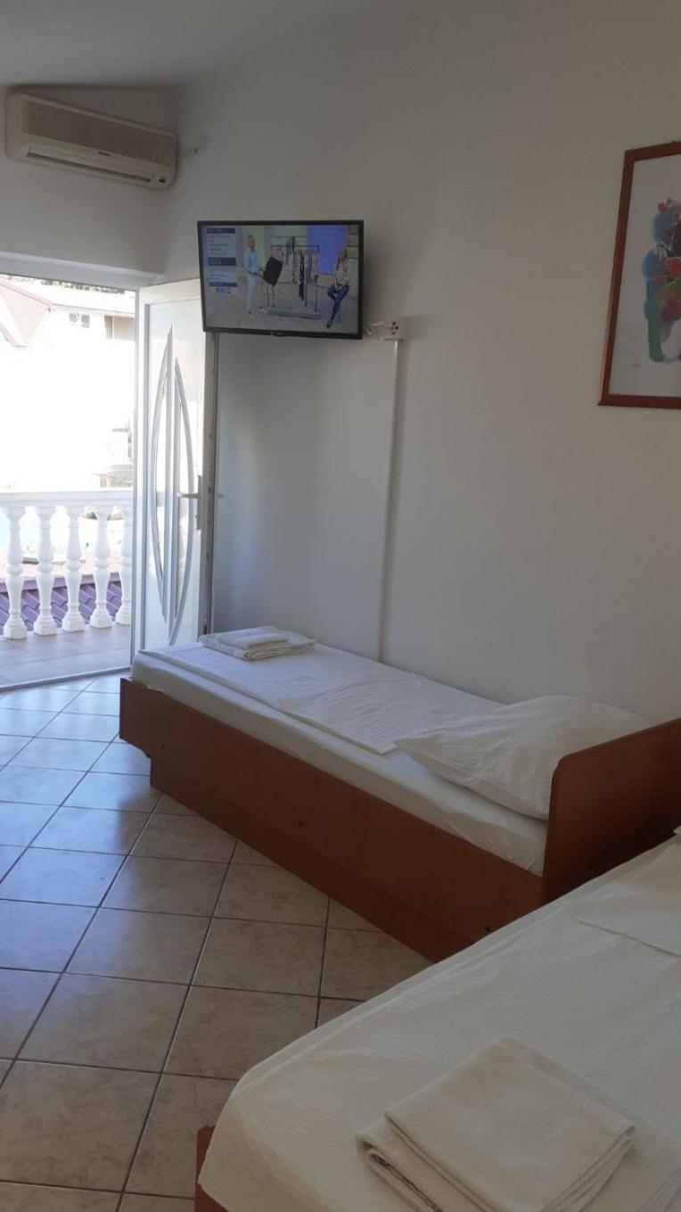 Apartments Dobri - 500M From Beach Nin Dış mekan fotoğraf